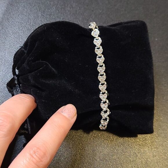 New Silver plated cubic zirconia heart tennis bracelet - Picture 1 of 5
